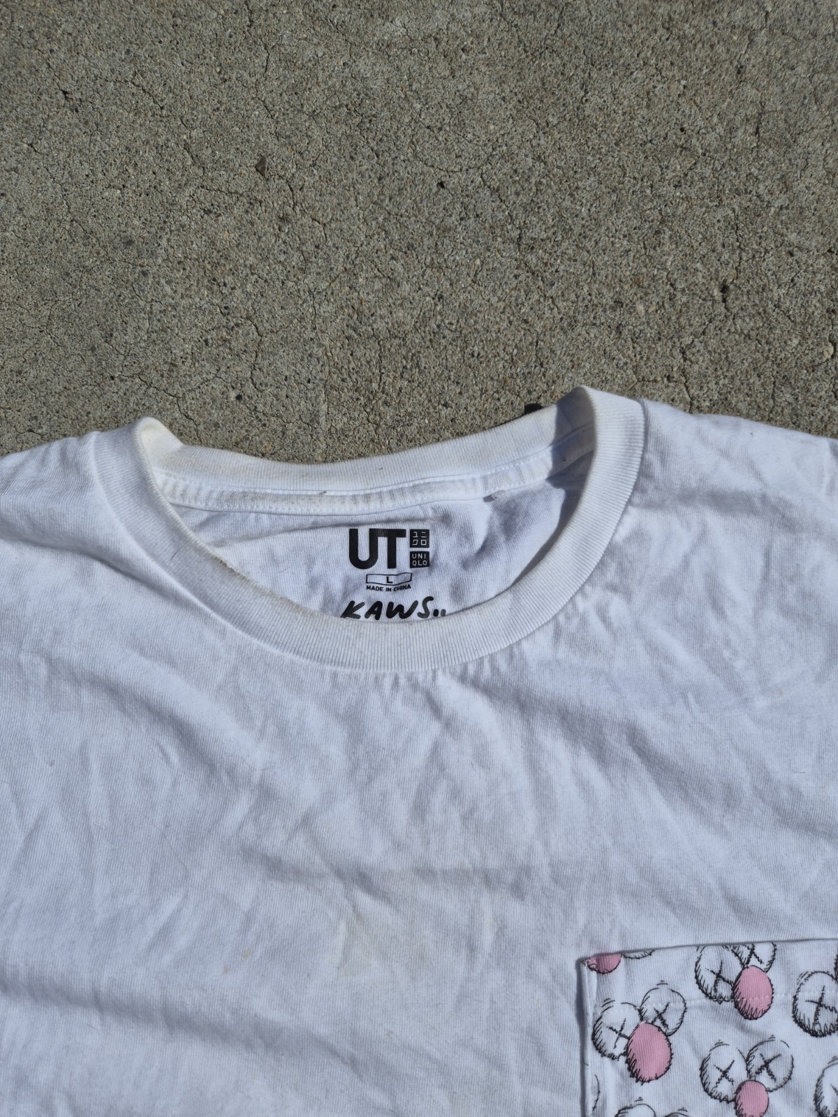 Uniqlo UT x KAWS Men’s White Crew Neck Pocket Graphic Print T-Shirt Size L