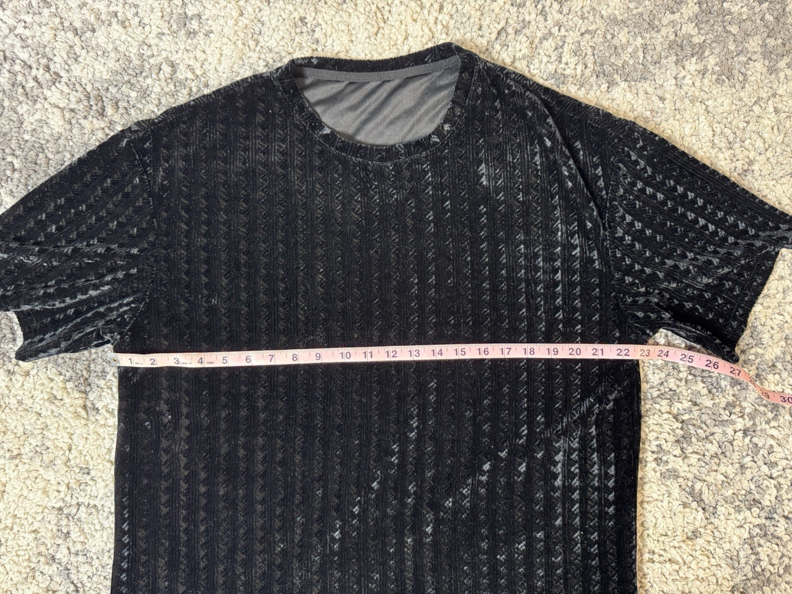 SHEIN, Men’s Textured Black Pattern Short Sleeve Tshirt, X Large