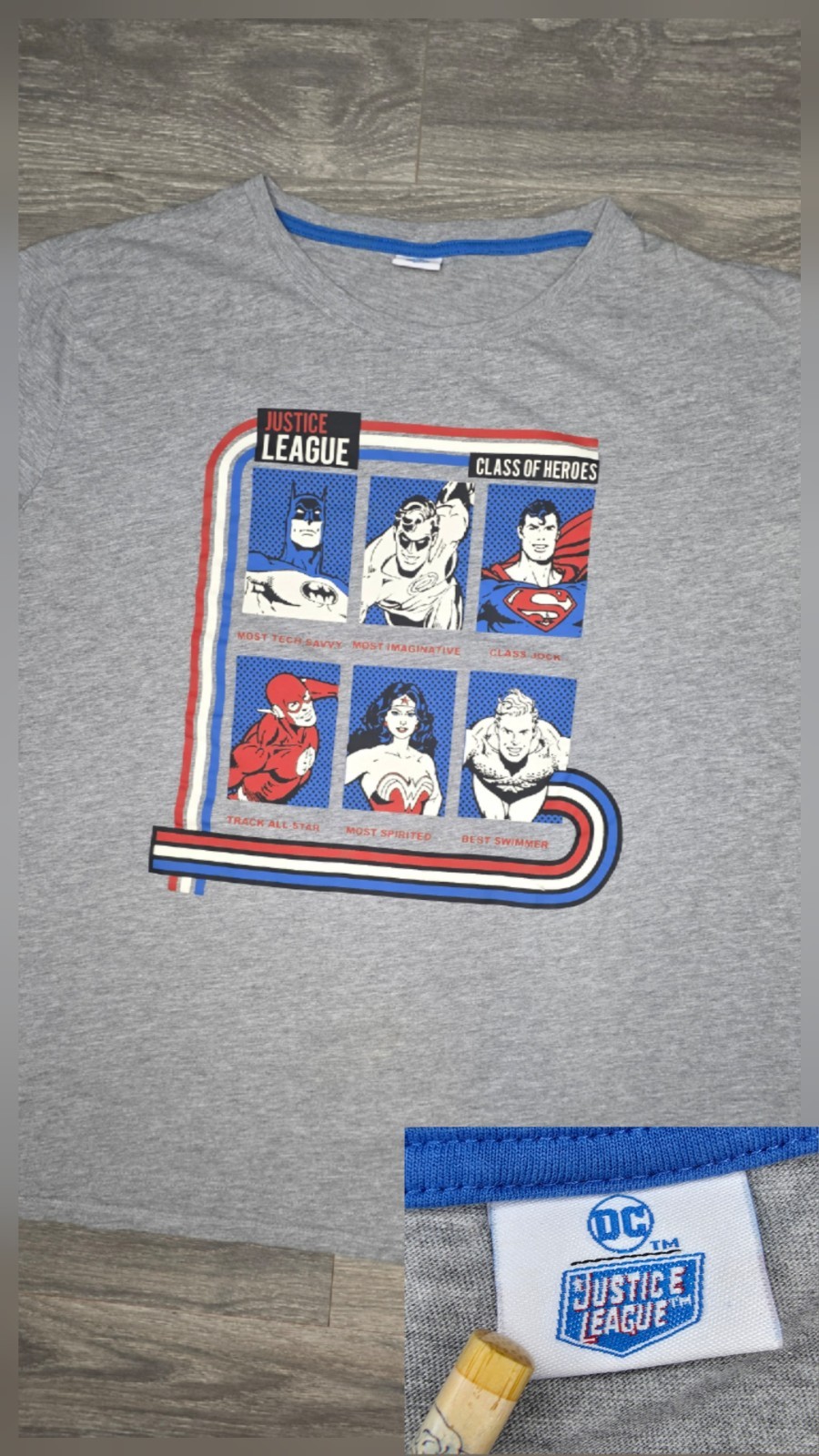 DC Justice League “Class of Heroes” Graphic T-Shirt L Batman Superman Flash WW