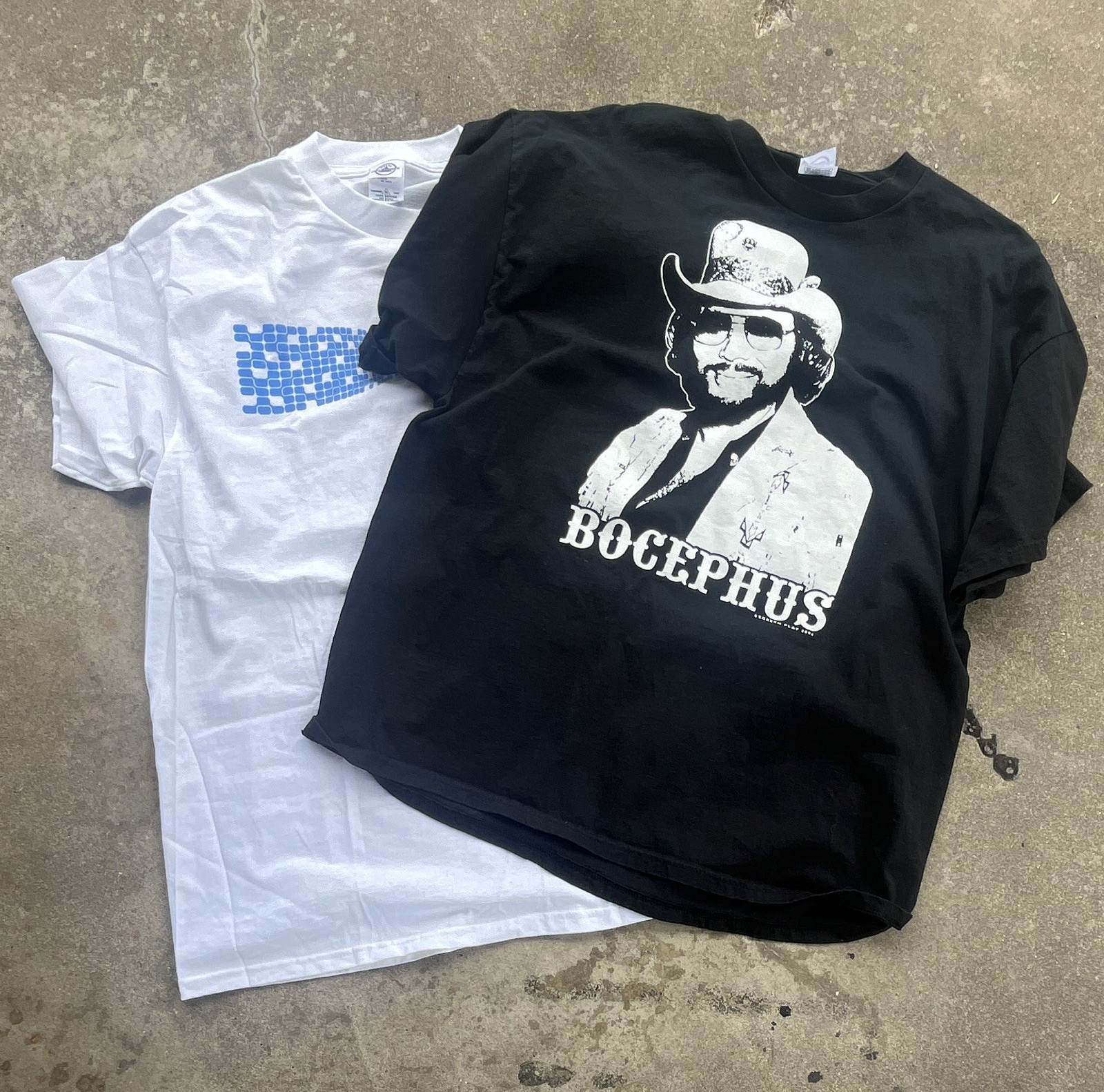 Double stitch Men’s 2XL Lot of 2 Black/White Graphic Crew Neck Tee Shirts