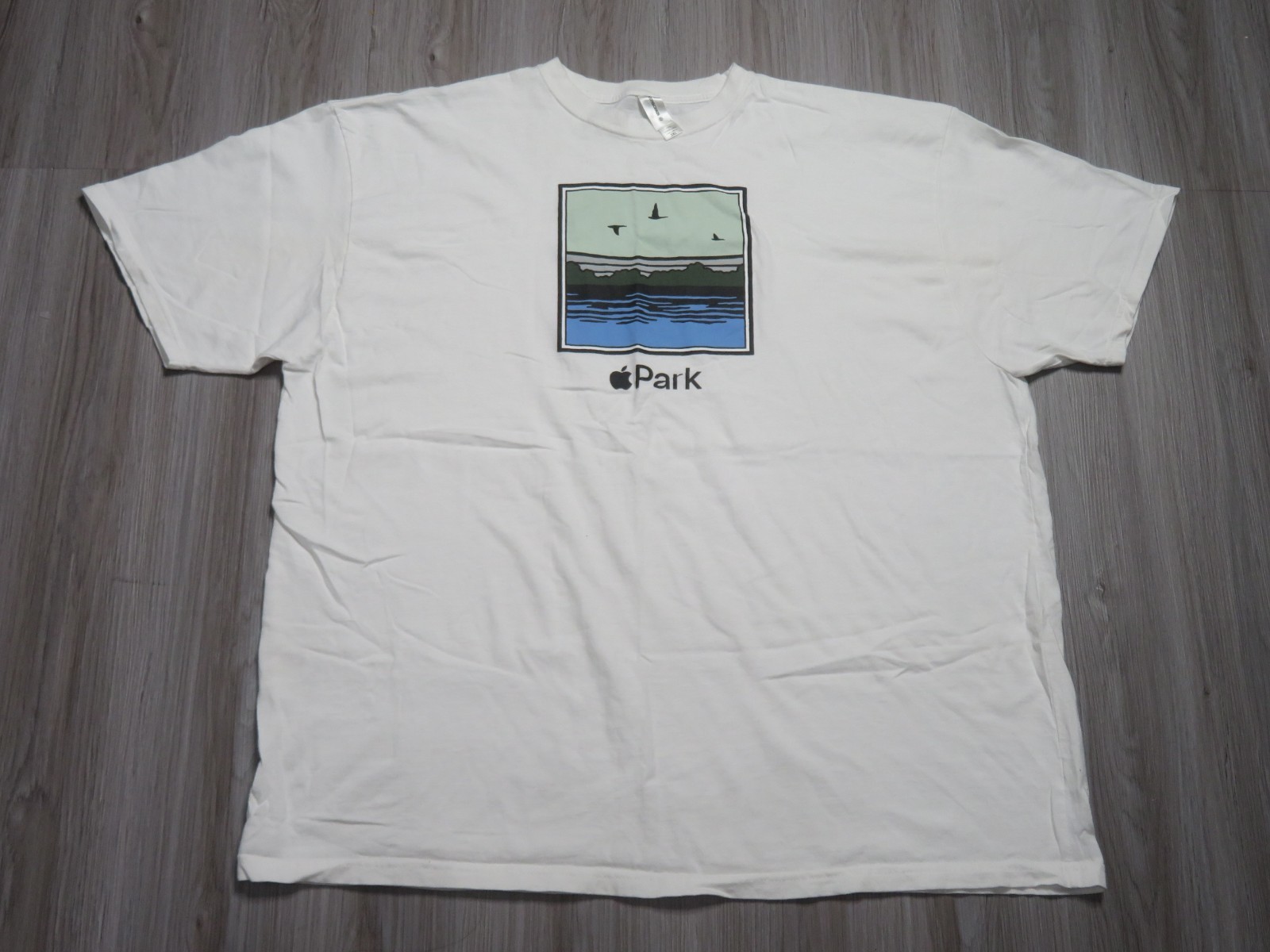 Apple Park Pond T-Shirt (White / Multi), 100% Cotton Size 3XL Men Pre Owned