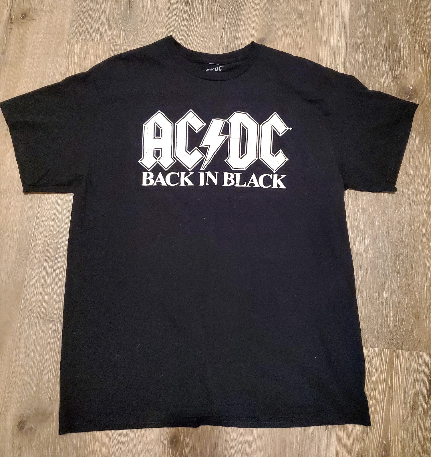 AC/DC Back in Black Graphic Tee Rock Music Short Sleeve Unisex Shirt Size L