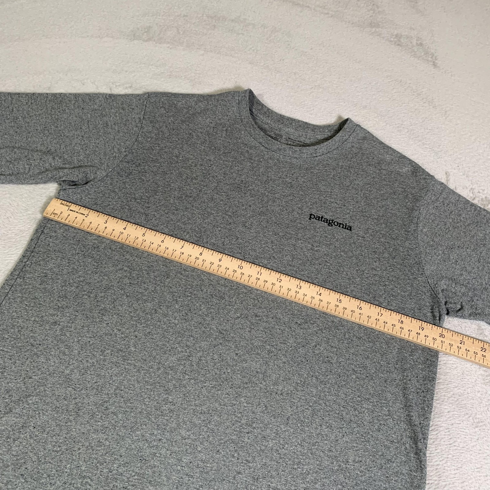 Patagonia Shirt Mens Medium Gray Responsibili-Tee P-6 Logo Mountain Short Sleeve