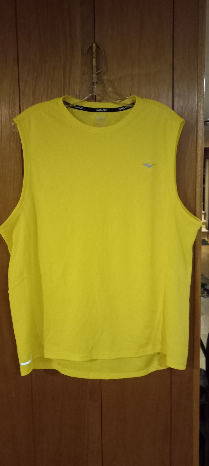 EVERLAST Sleeveless Lightweight Workout Shirt! Stretchable! Size Large