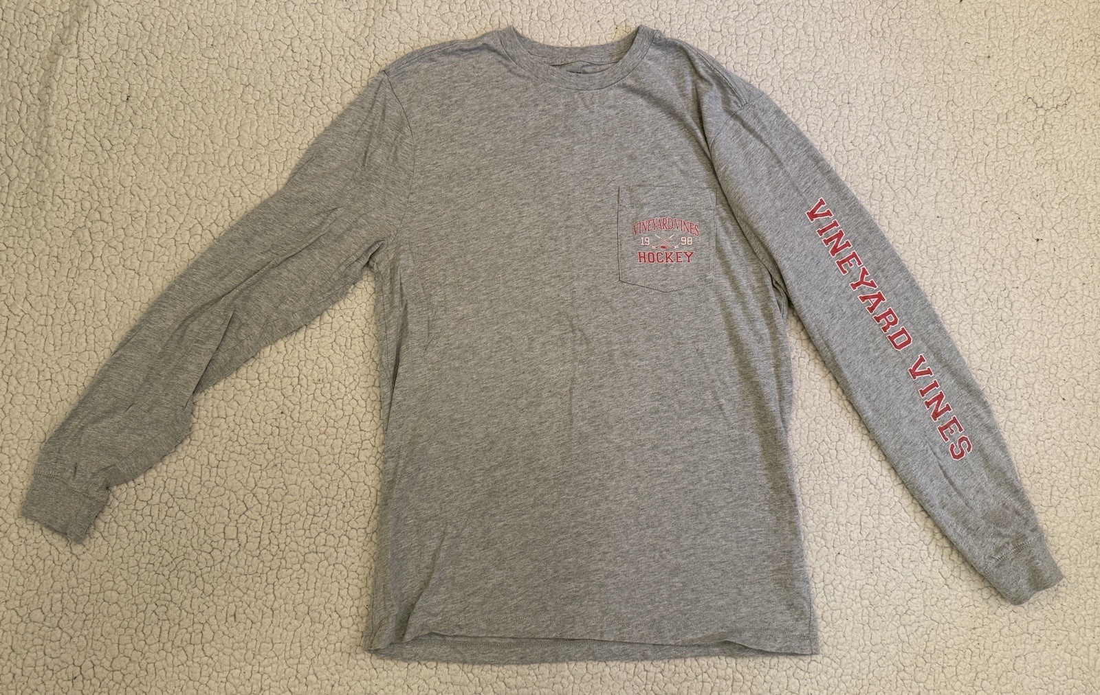 Vineyard Vines Longsleeve Tee Hockey Mens Small S EUC Gray and Red and White