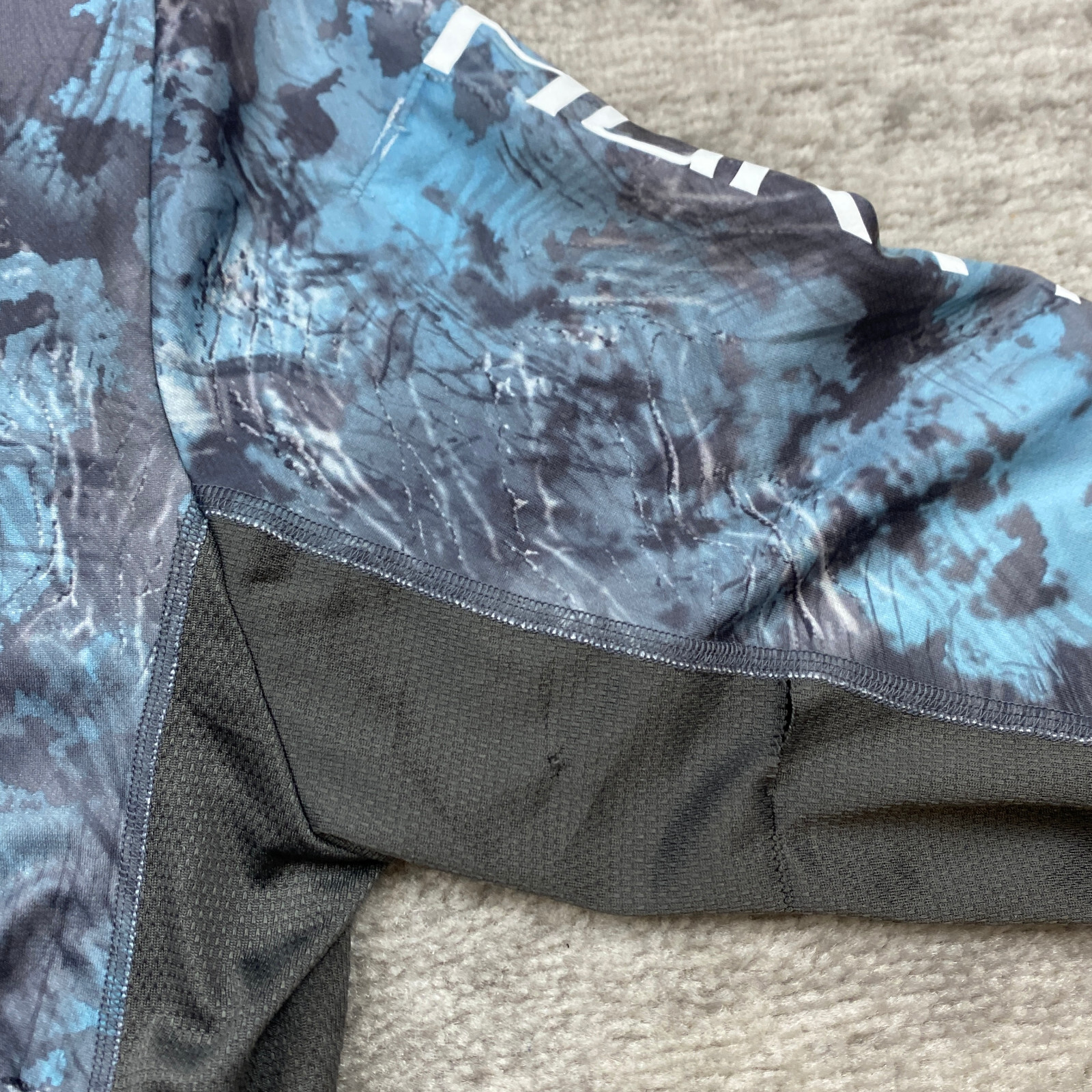 Huk Camouflage Shirt Small Blue Gray Performance Camper Fishing Hiker Boat Mens
