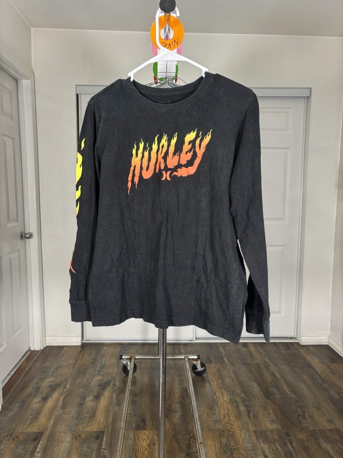 Hurley Flame Graphic Logo Men’s Black Long Sleeve Crew Neck T-Shirt Size XS
