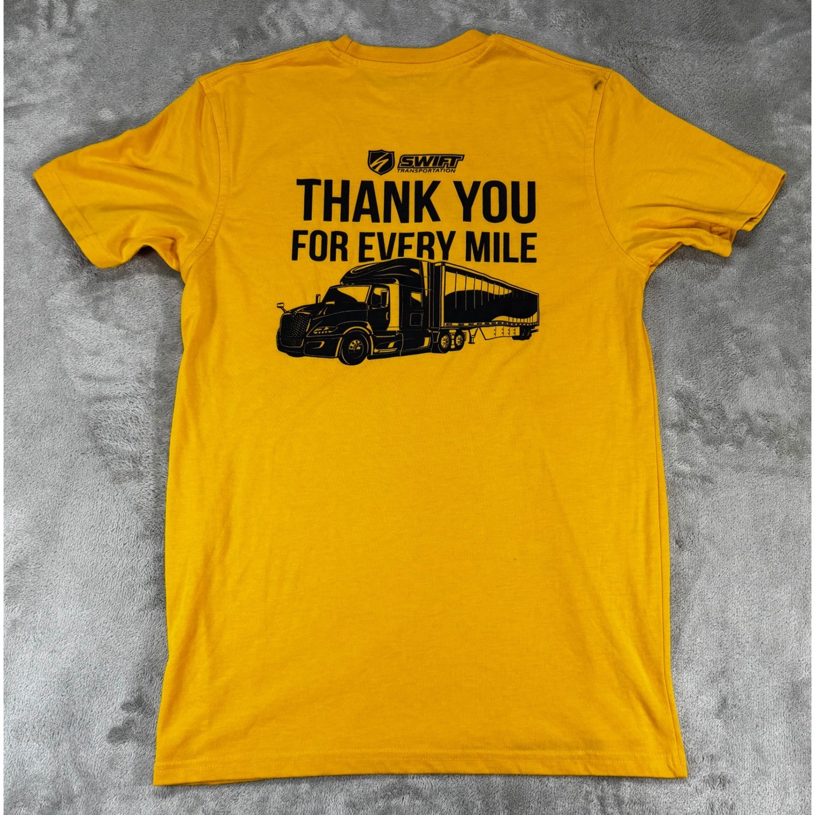Swift Transportation T-Shirt Mens Medium Yellow Good Graphic Semi Trucker Tee