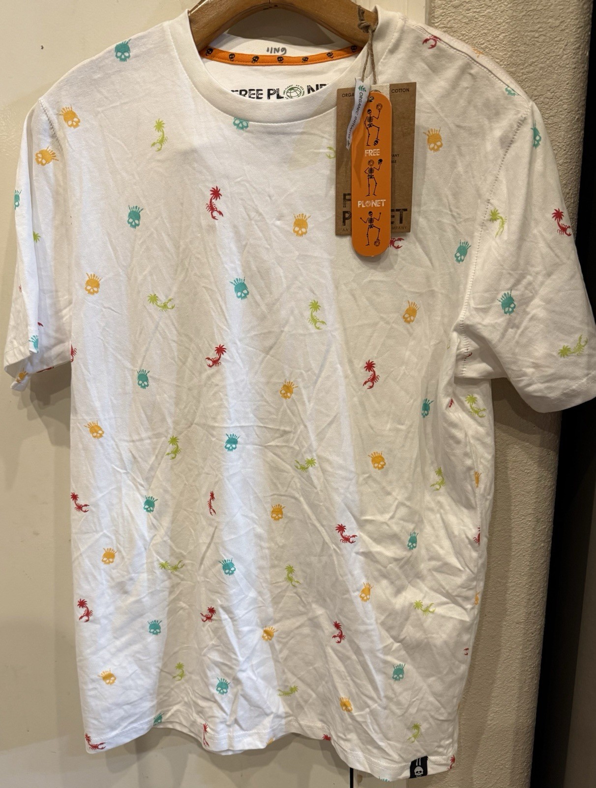 New Free Planet Eco Friendly T-shirt Skull AOP White Men’s Size Small