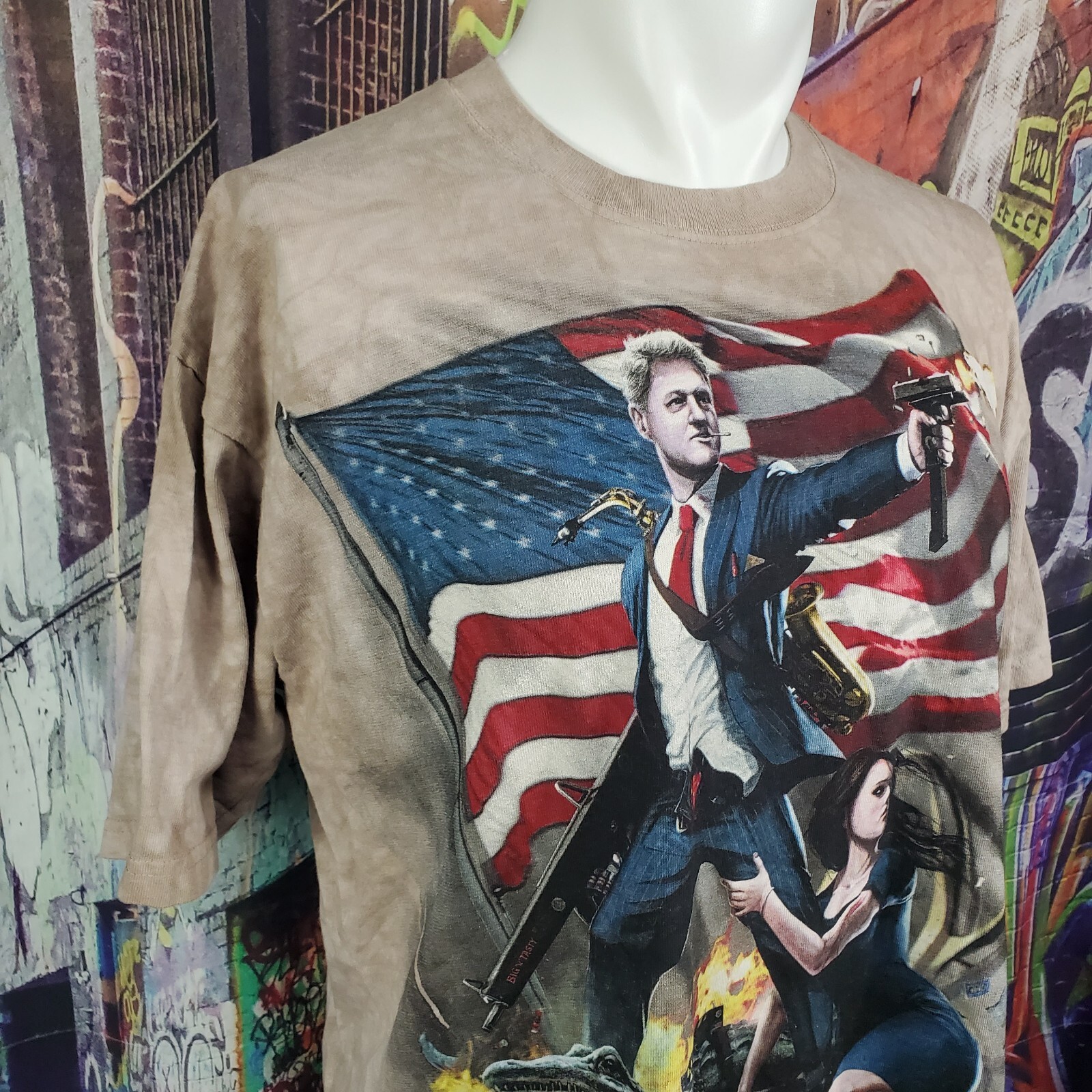 Bill Clinton & Monica Lewinsky The Mountain Brand Shirt Size Large (A18)