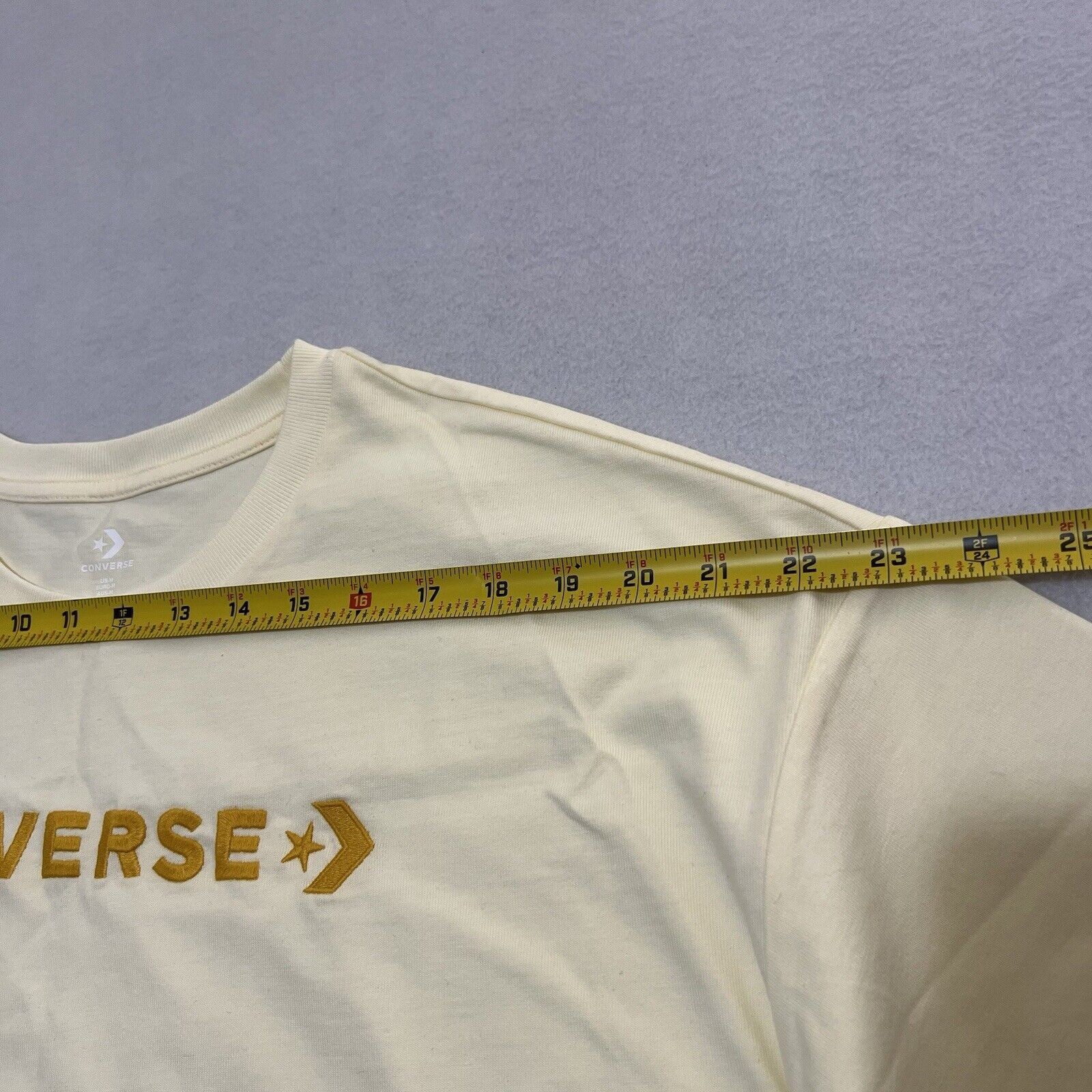 Converse Men’s T-Shirt Cream Loose Fit Short Sleeve Embroidered Logo Size Medium