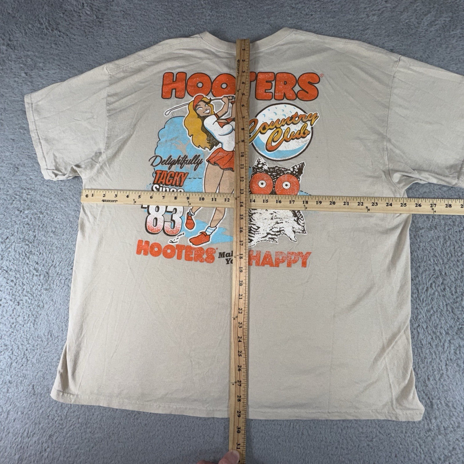 Hooters Country Club Graphic T-Shirt Mens 2XL Beige Golf Cotton Tee