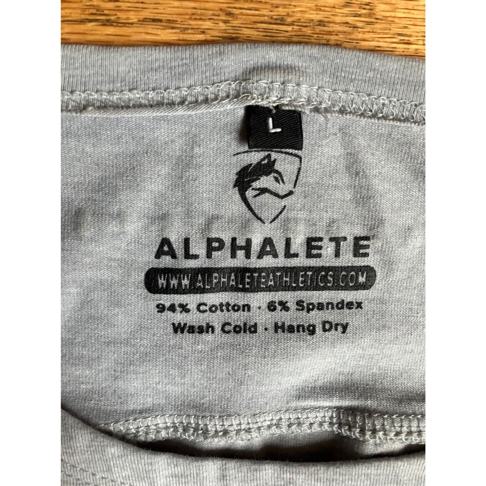 Alphalete Mens Scoop Neck Curved Scallop Hem T-Shirt Heather Grey Large