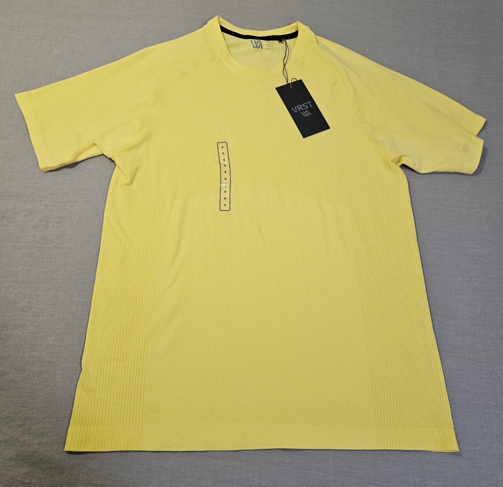 VRST Men’s Seamless T-Shirt Size Small Lightbeam Anti-Odor