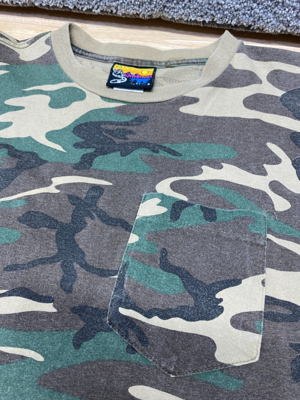 Vntg Sasquatch Mens L Camo Pocket T Shirt Camouflage Single Stitch Made in USA