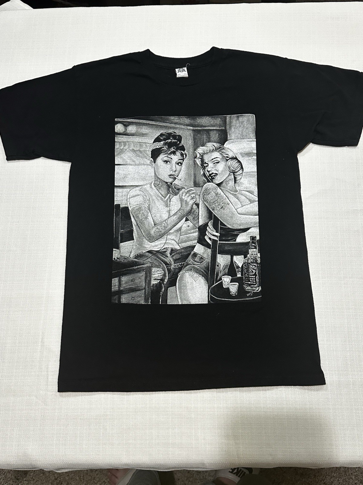 Audrey Hepburn tatting Marilyn Monroe Graphic T-shirt