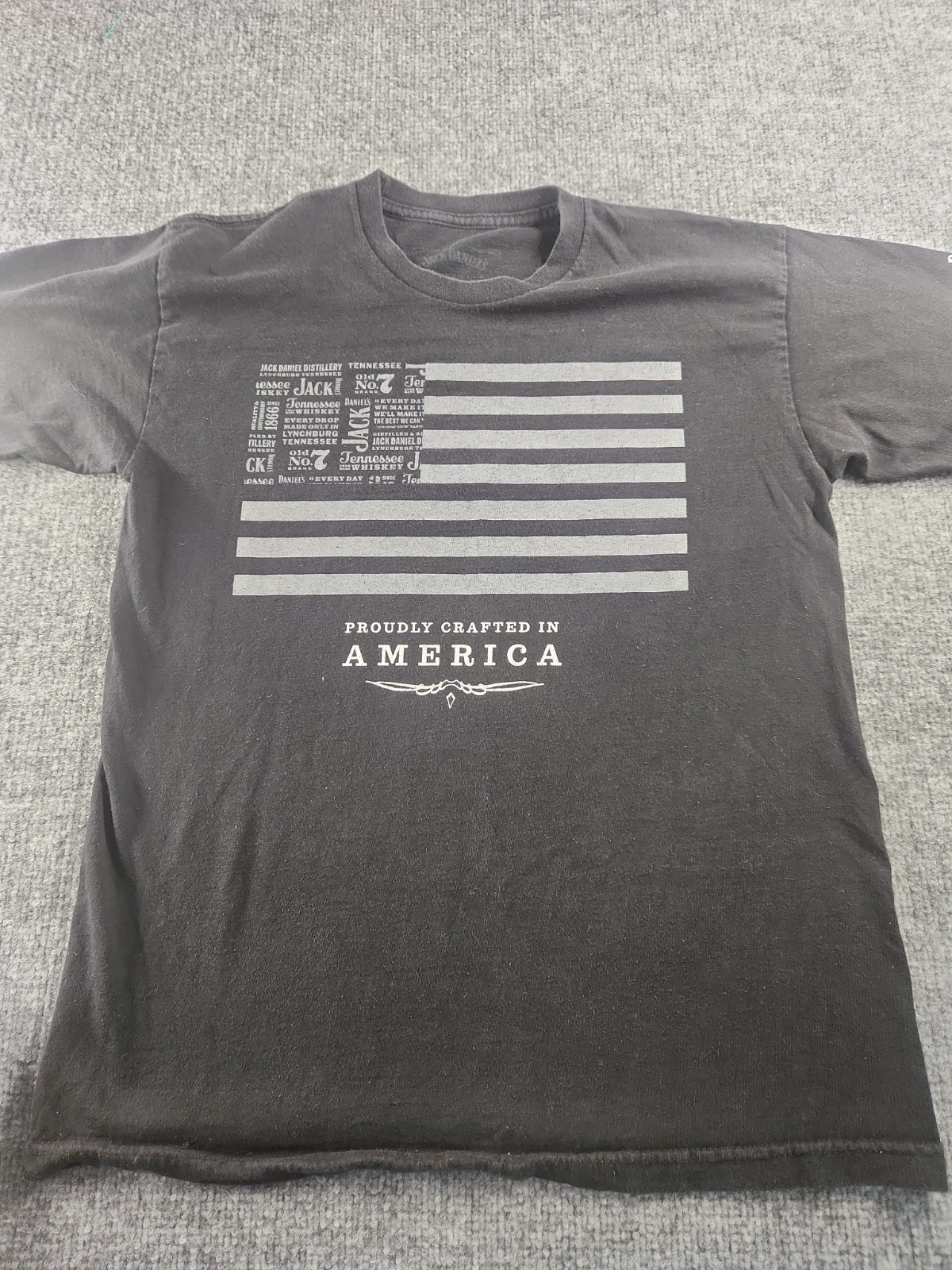 Genuine Jack Daniel’s Black T-shirt Proudly Crafted in America Logo Flag SZ M