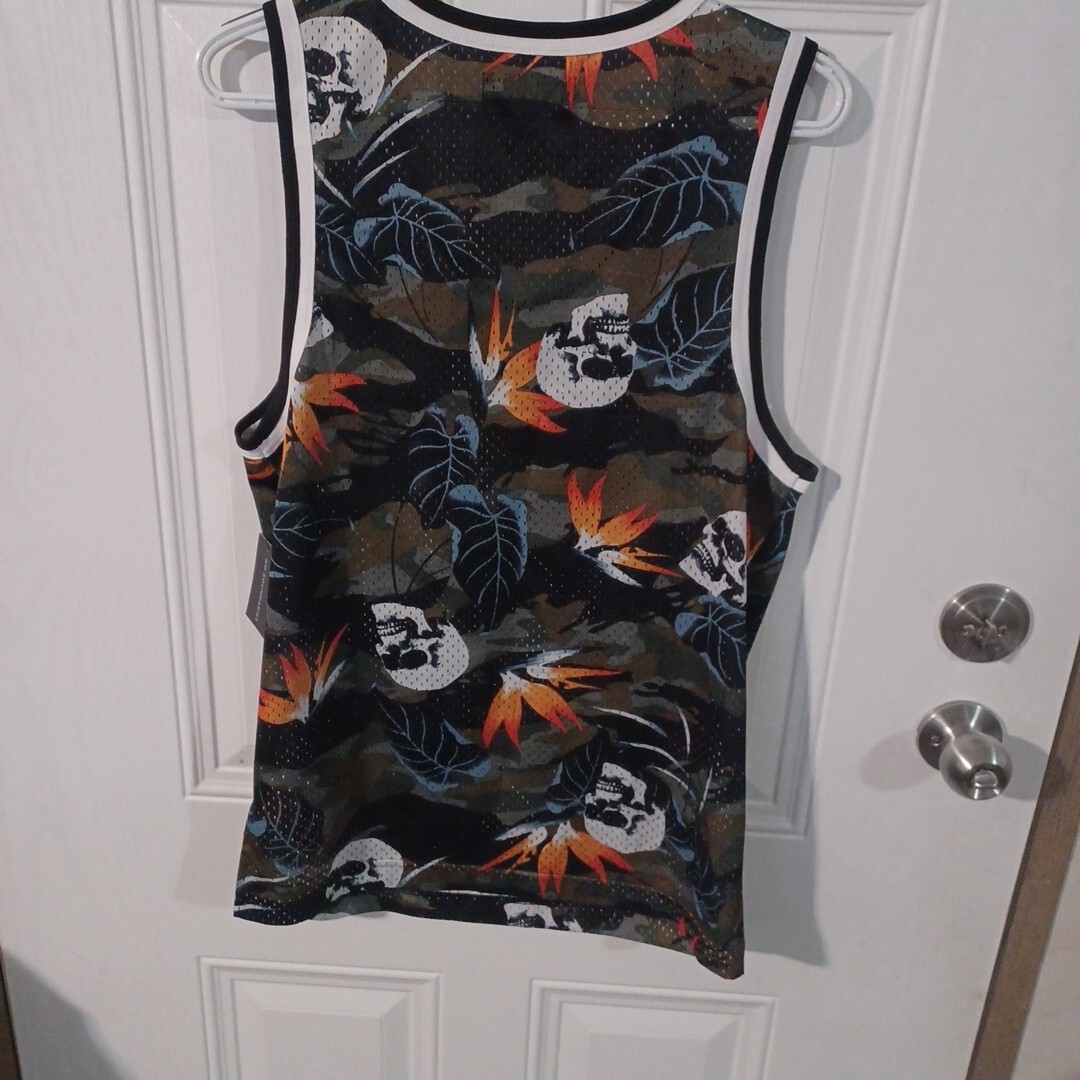 No Boundaries Multi-Color Skull and Fowers Tank Top Men’s Size S