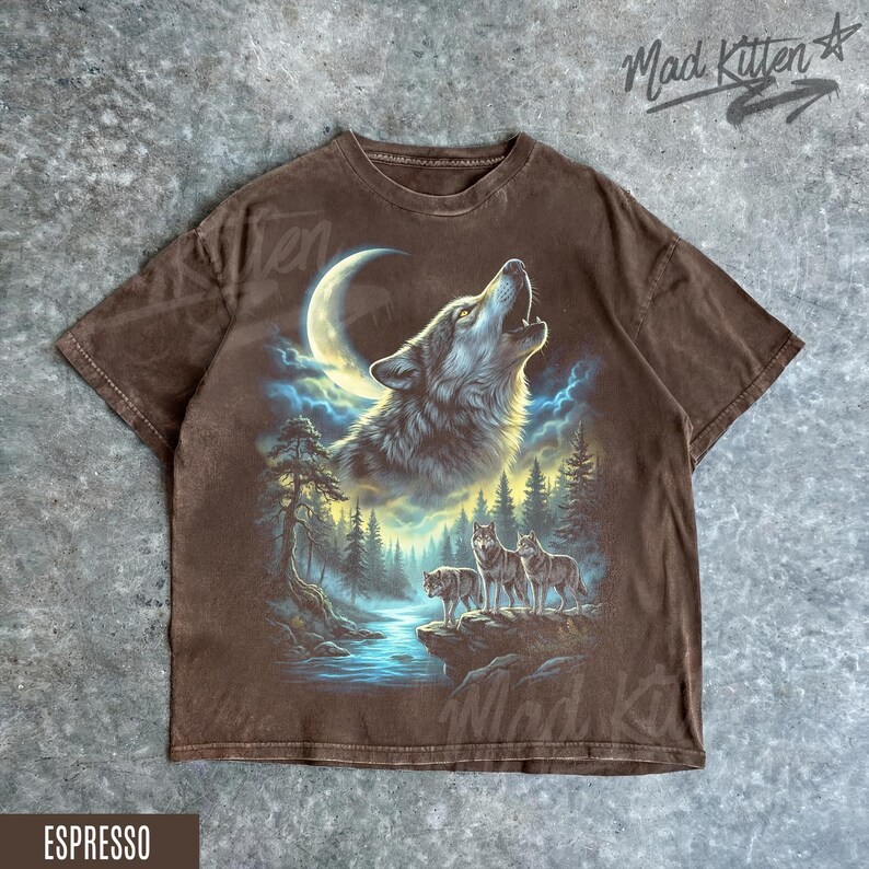 Vintage Wolf Graphic Comfort Tee