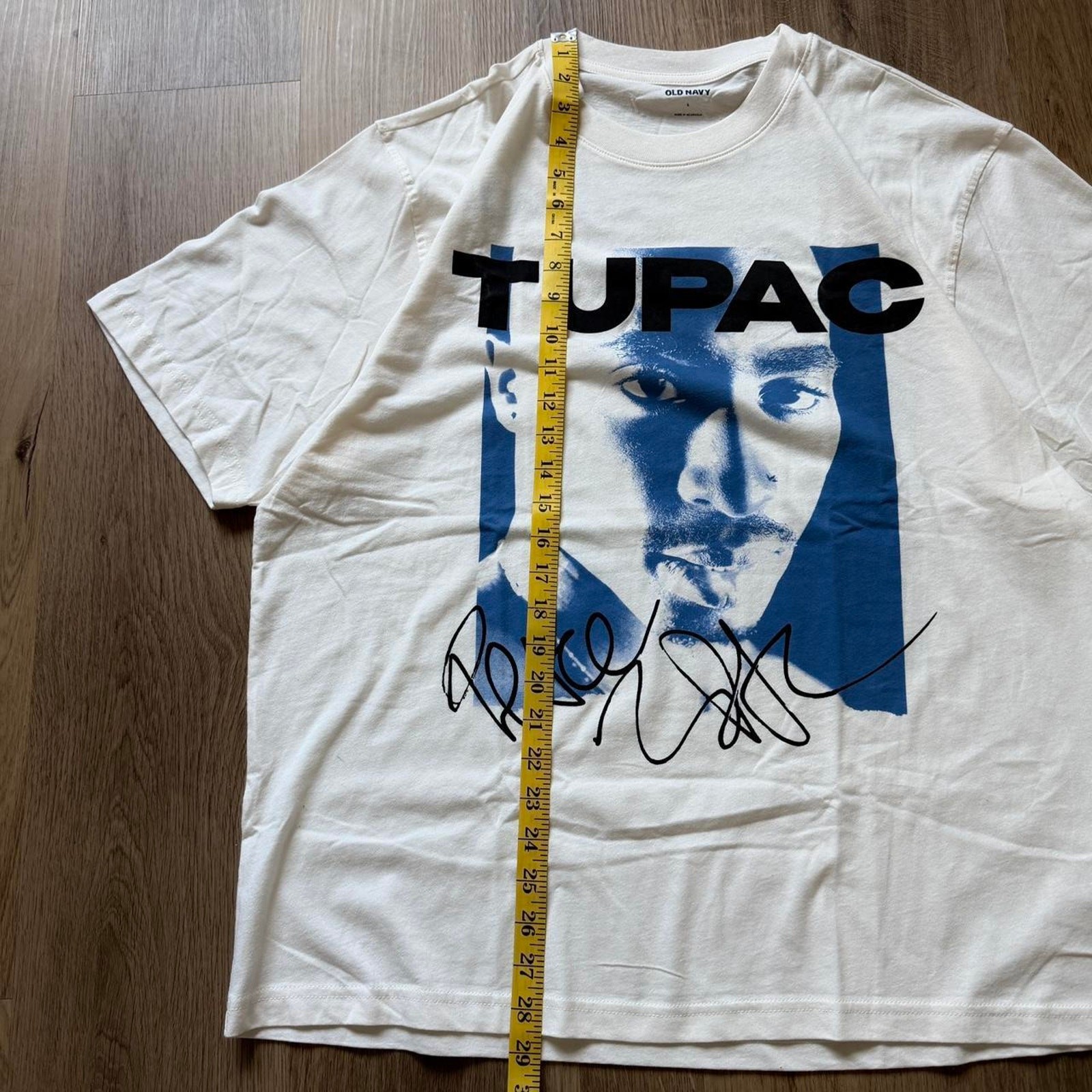 Old Navy Tupac Shakur Graphic T-Shirt Size L White Streetwear Rap Tee