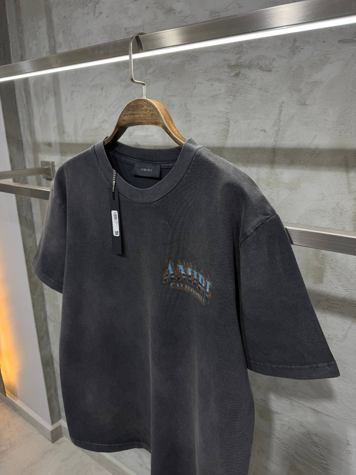 AMIRI Men T Shirt – Anthracite Grey Design – Graphic Logo – Brand New With Tags