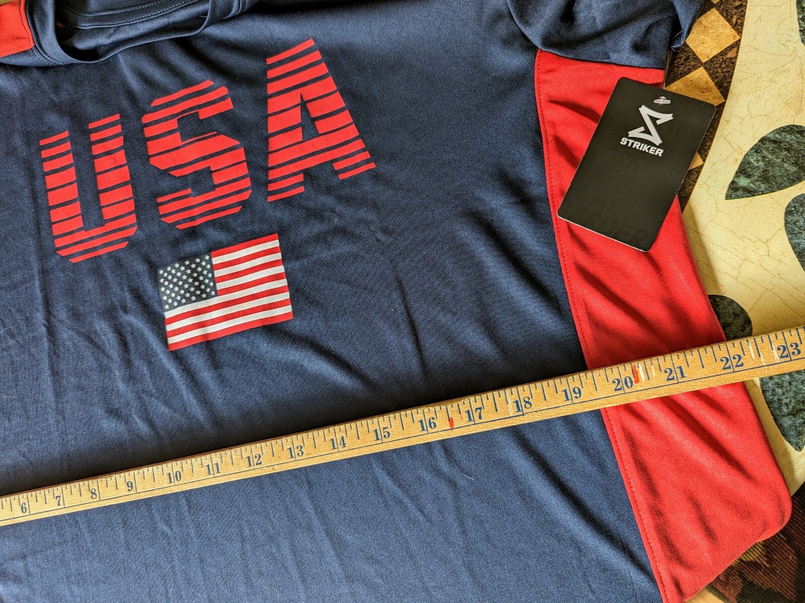MENS USA FLAG TSHIRT. NAVY BLUE RED WHITE. STRIKER BRAND, Sz L. POLYESTER. Cool!