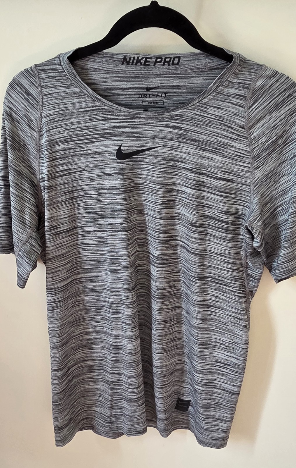Nike Men’s Pro Dri-Fit Performance grey Fitted Tee, size medium