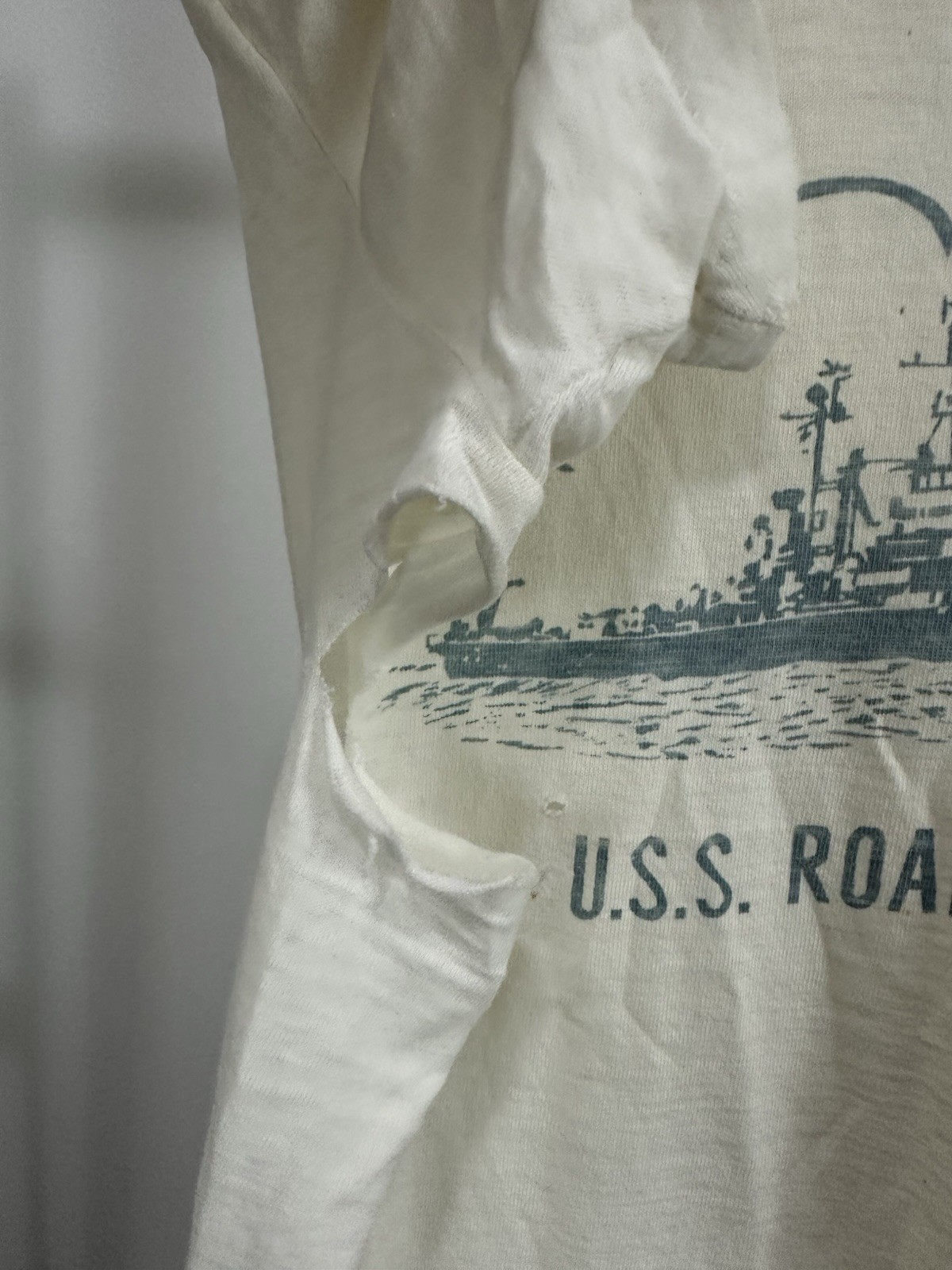 VTG 40s 50s USS Roanoke CL 145 USN Crew Military Issued Thrashed Worn T-Shirt M