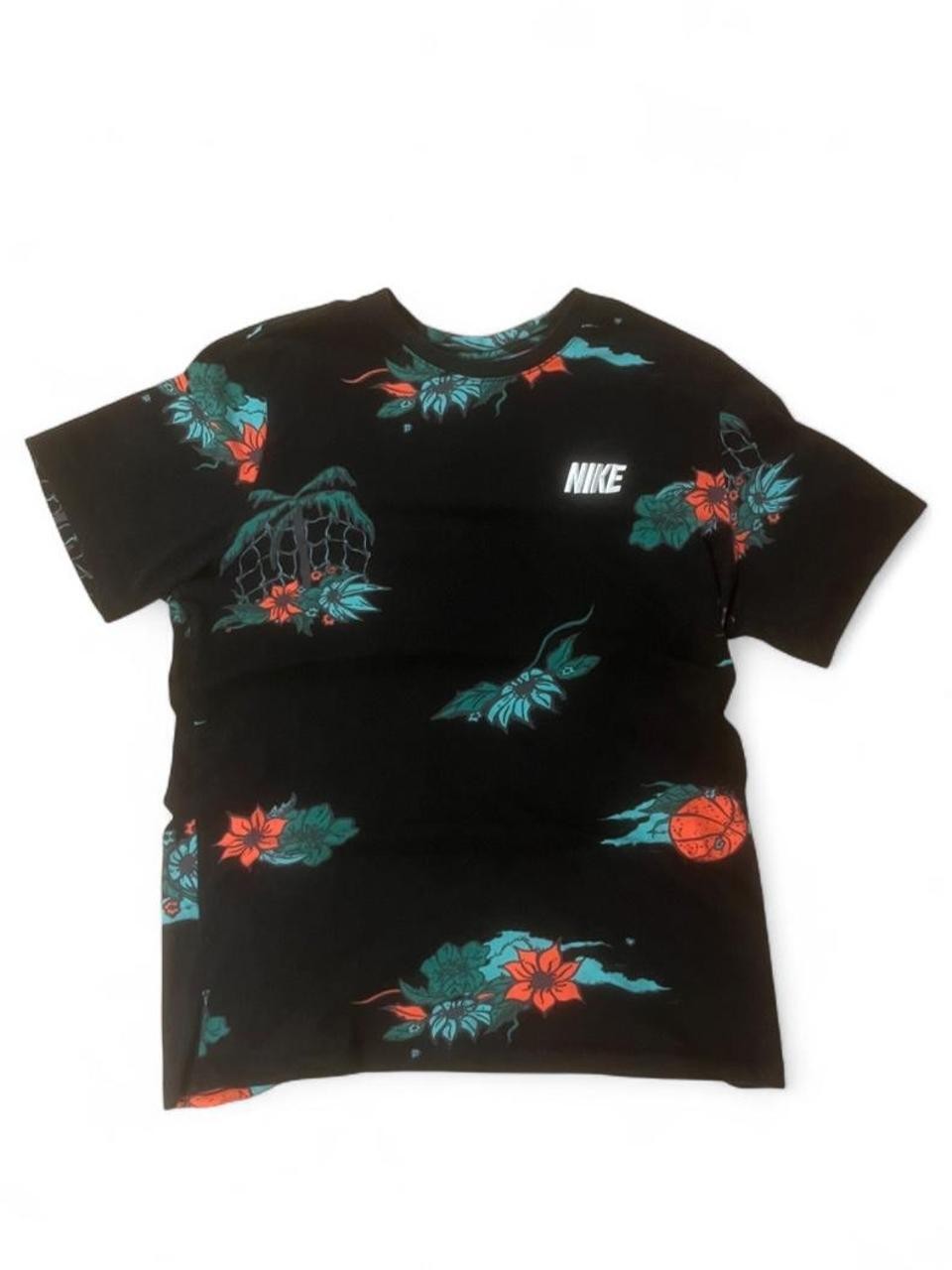 🌺 Nike black & multi-coloured floral graphic tee.