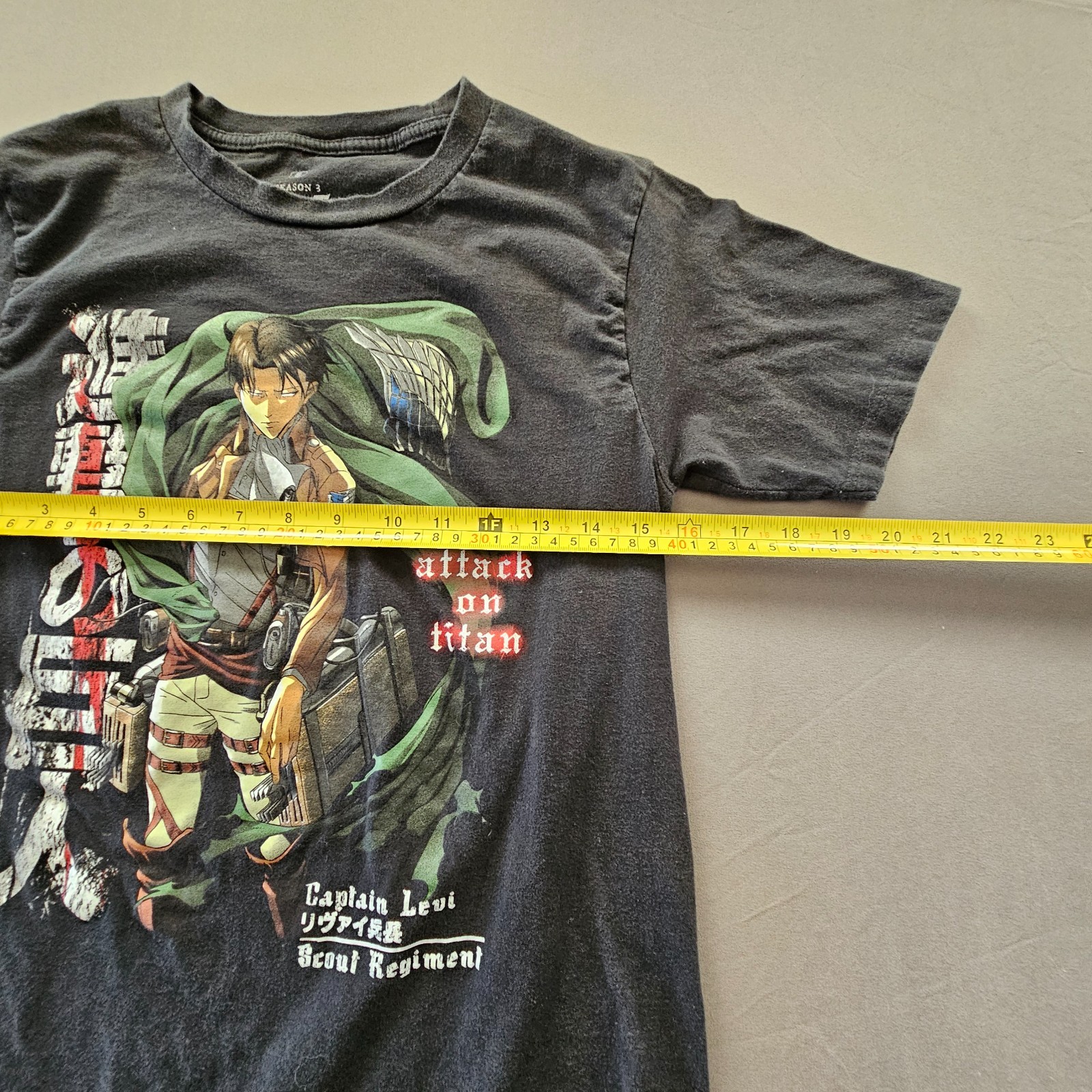 Attack on Titan Captain Levi T-Shirt Men Sz S Black Anime Graphic Season 3