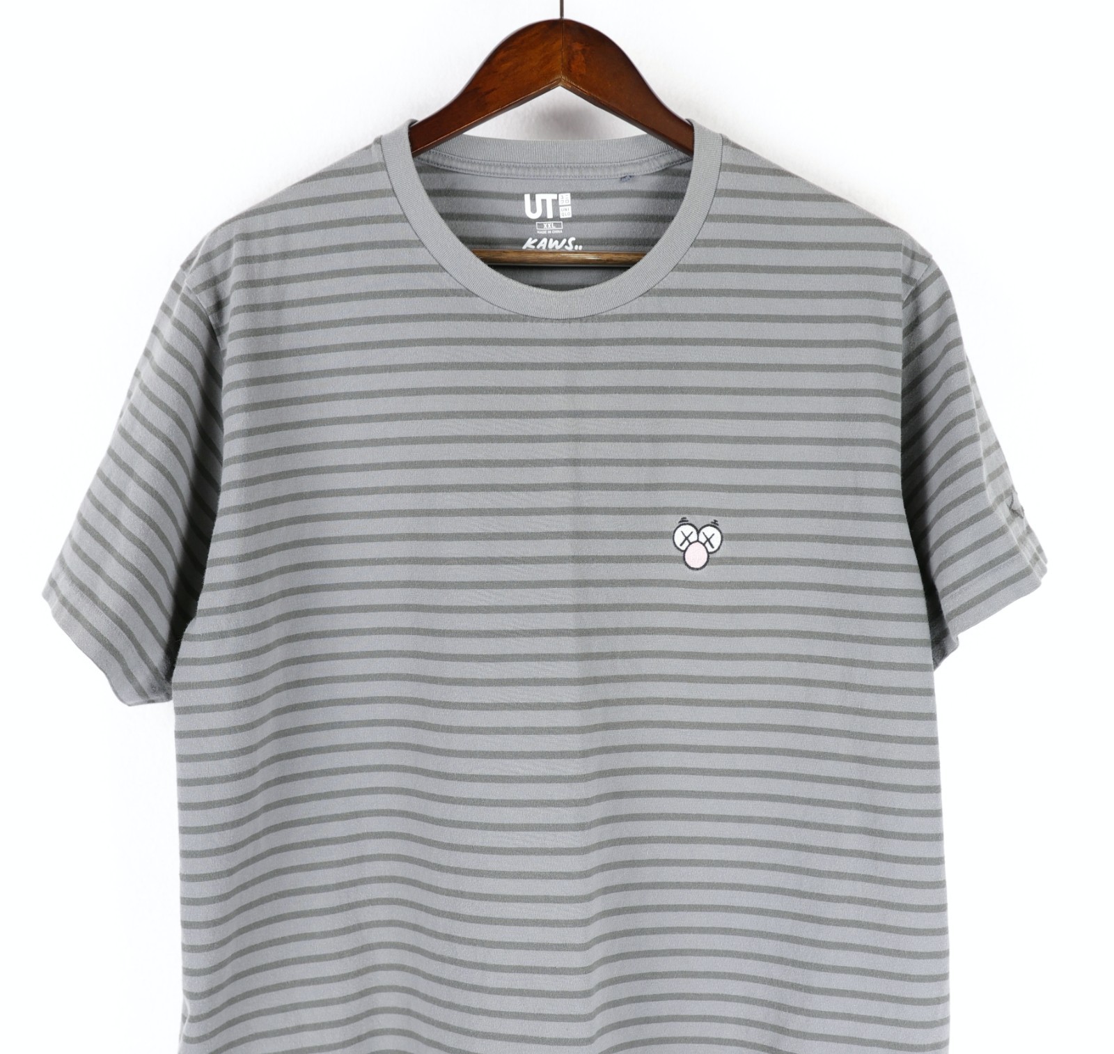KAWS Uniqlo BFF Short Sleeve T-Shirt XXL Grey Grey Striped Embroidered Cotton