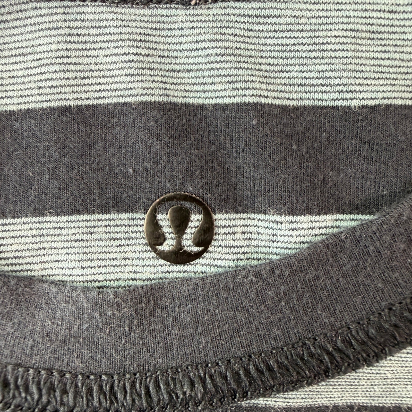 Lululemon T-Shirt Mens XL Black Blue Stripe Crew Neck Short Sleeve Athletic