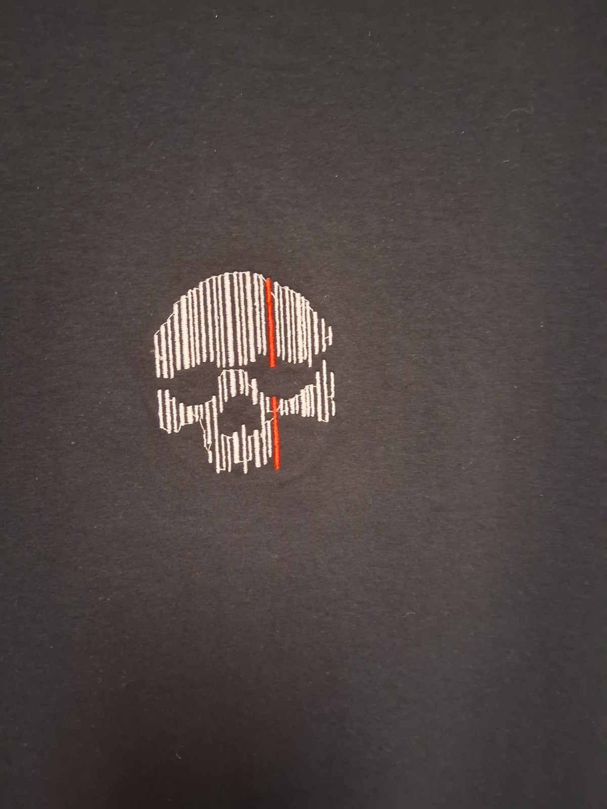 Fruit of the Loom Men’s Grunge Skull T-Shirt Black M Skeleton Embroidered