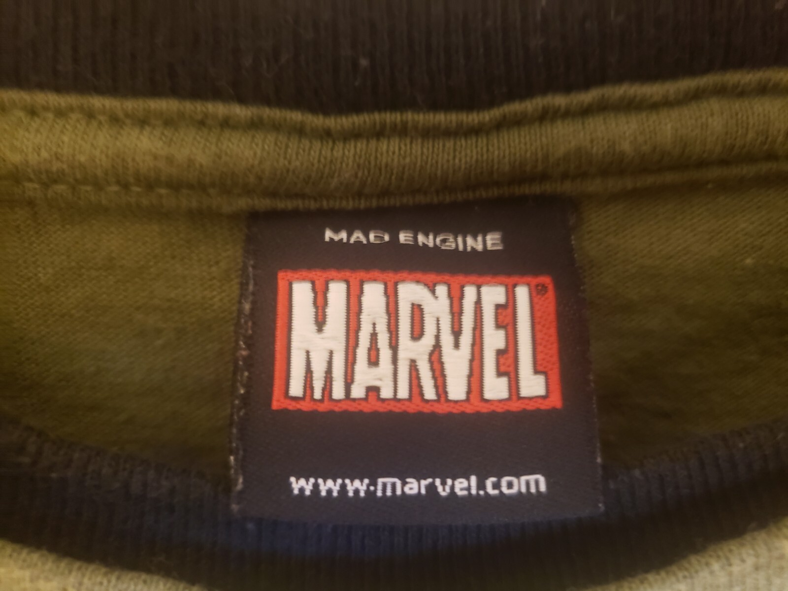 Mad Engine Marvel Comics Men’s Olive Black Multi Avenger Shirt Size XL