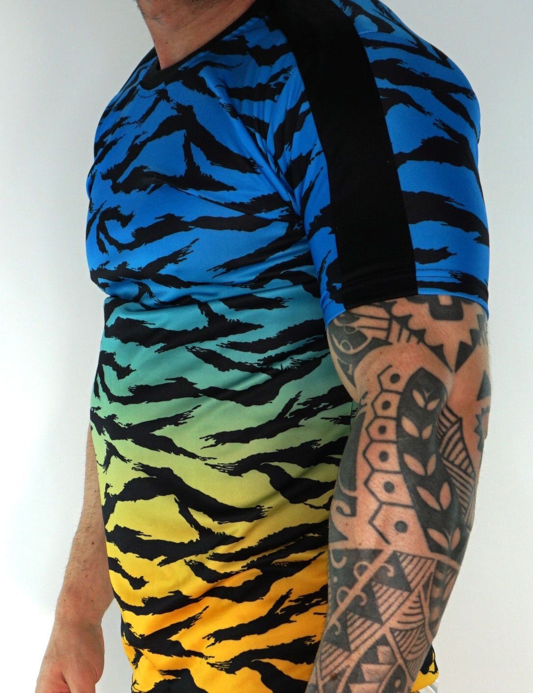 MEN’S ANIMAL PRINT SHIRT Size SMALL