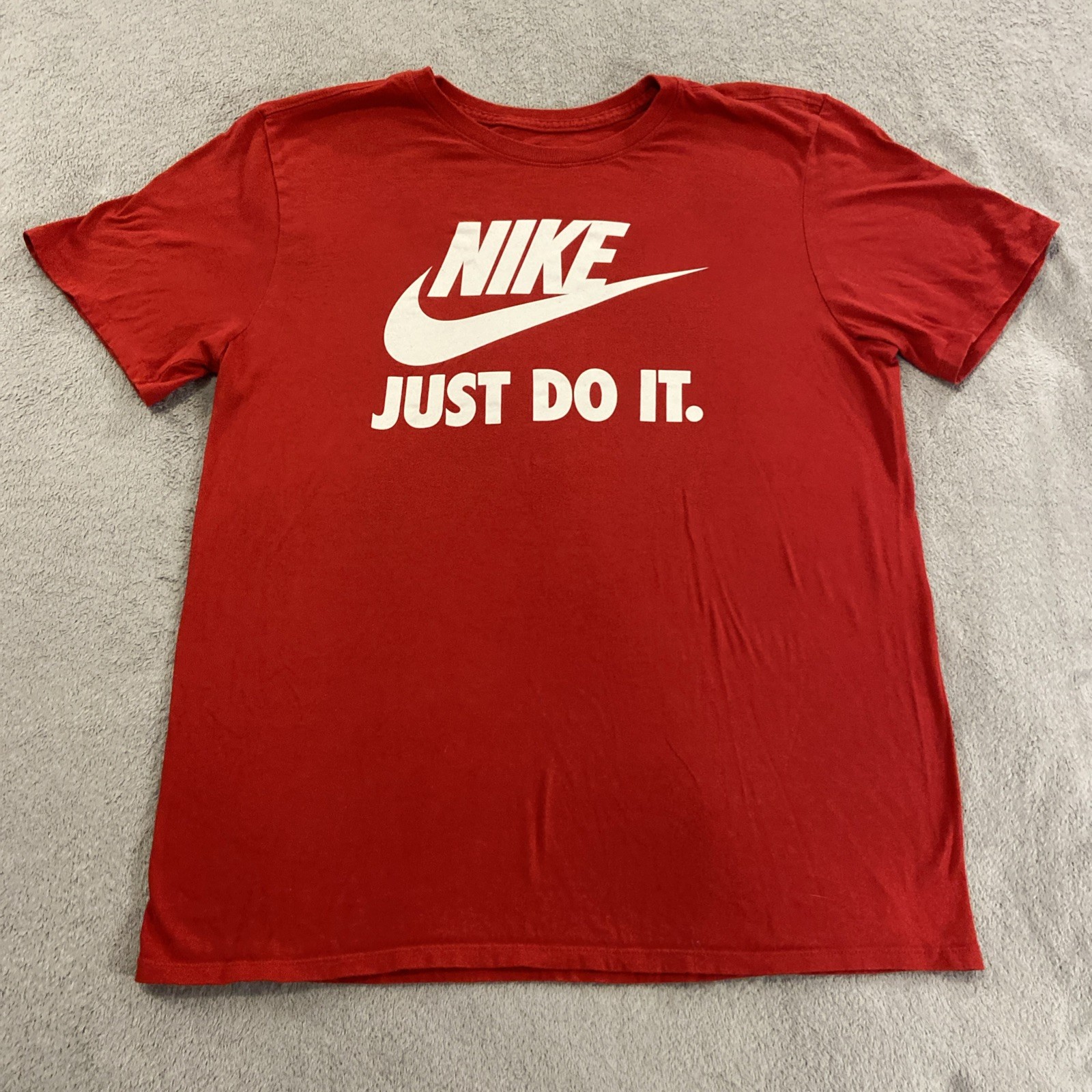 Nike Tee Red Men’s Active Wear Just Do It Swoosh Athletic Workout Gym T-Shirt