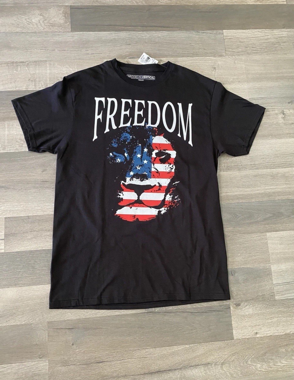 BROOKLYN VERTICAL Freedom Men’s T-Shirt Medium Lion Red White and Blue Cotton