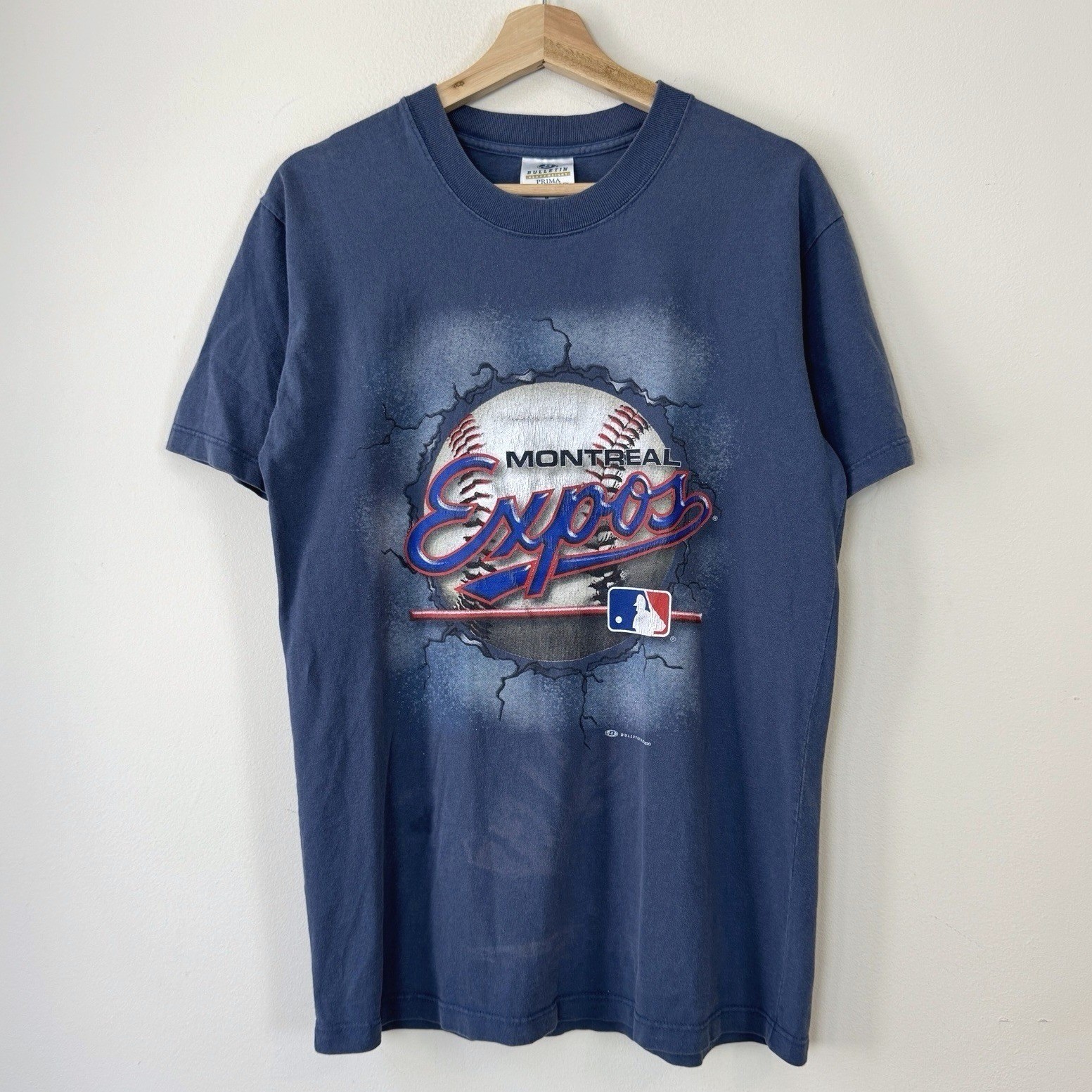 Vintage 90’s Montreal Expos MLB Baseball Graphic Navy Blue Tee Shirt – Medium