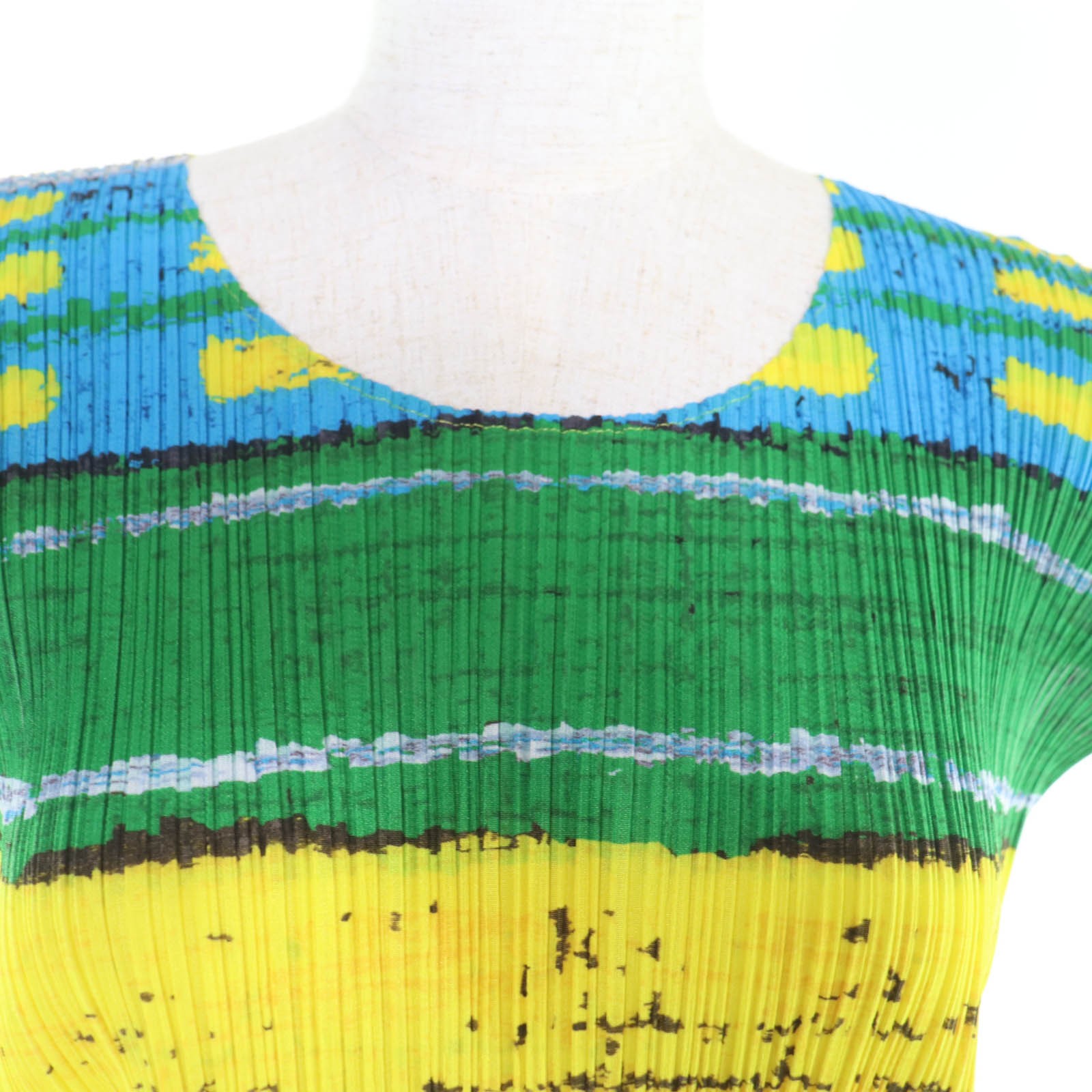 Issey Miyake PLEATS PLEASE PLEATS PLEASE All-over print Polyester T- – DUTY FREE