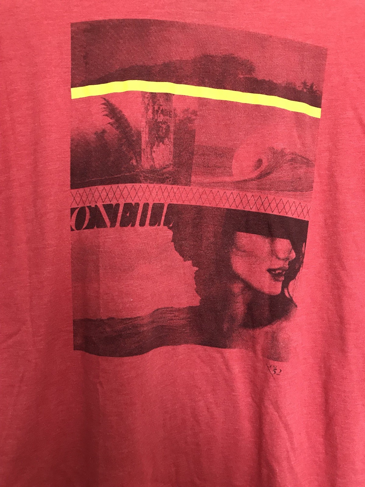 O’Neill Mens T-Shirt Graphic Red Short Sleeves Sz L Modern Fit Ribbed Collar