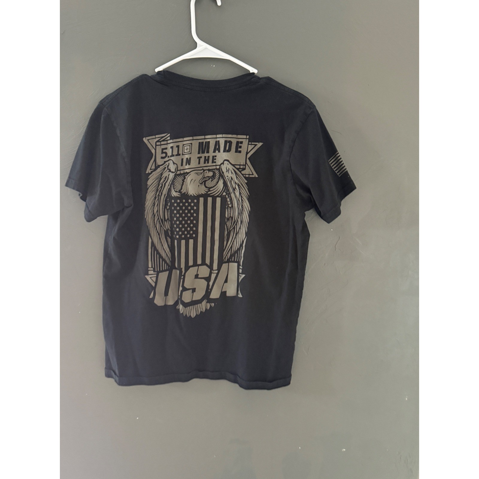 5.11 Tactical Mens Black Graphic T-Shirt Made in USA Eagle Flag Size Medium