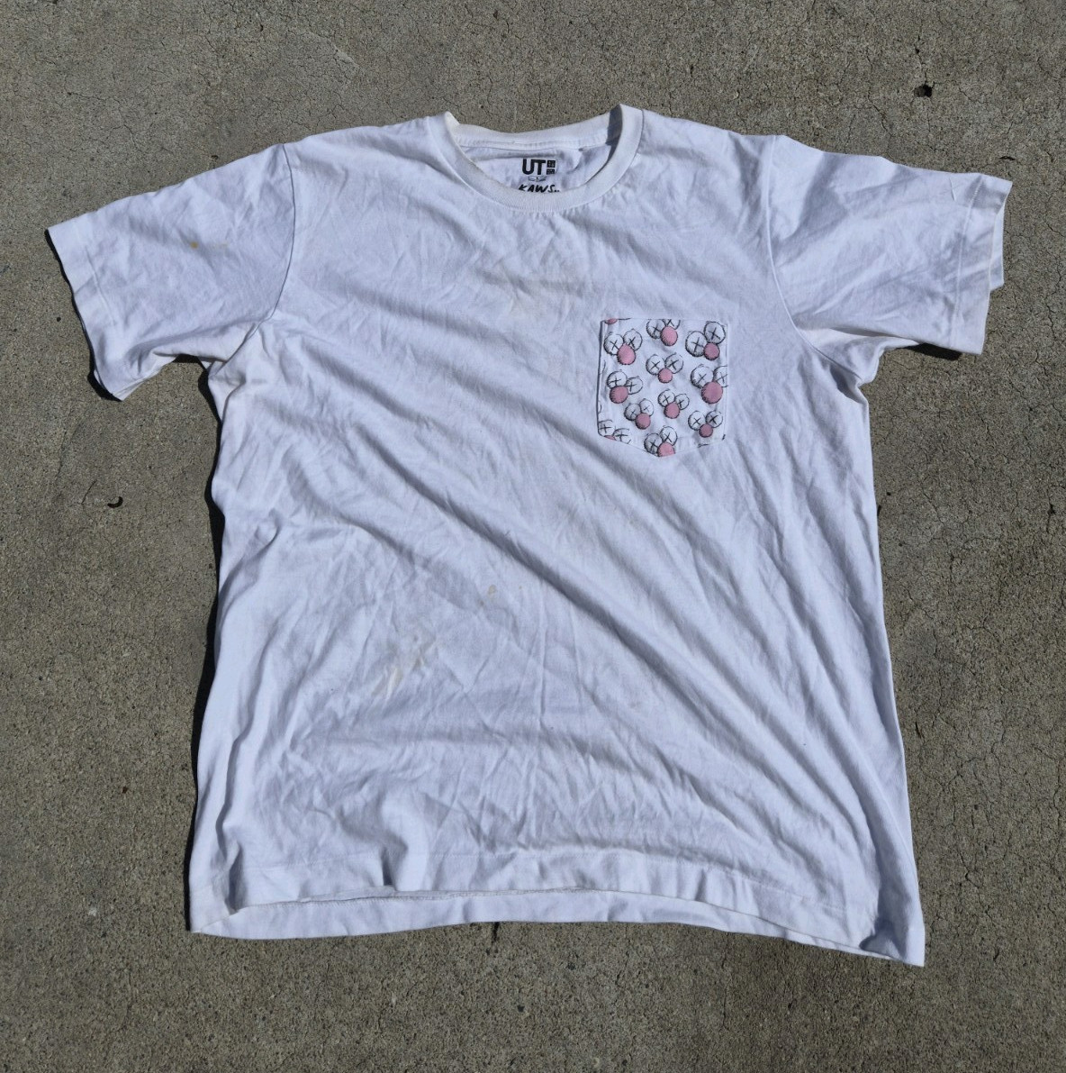 Uniqlo UT x KAWS Men’s White Crew Neck Pocket Graphic Print T-Shirt Size L