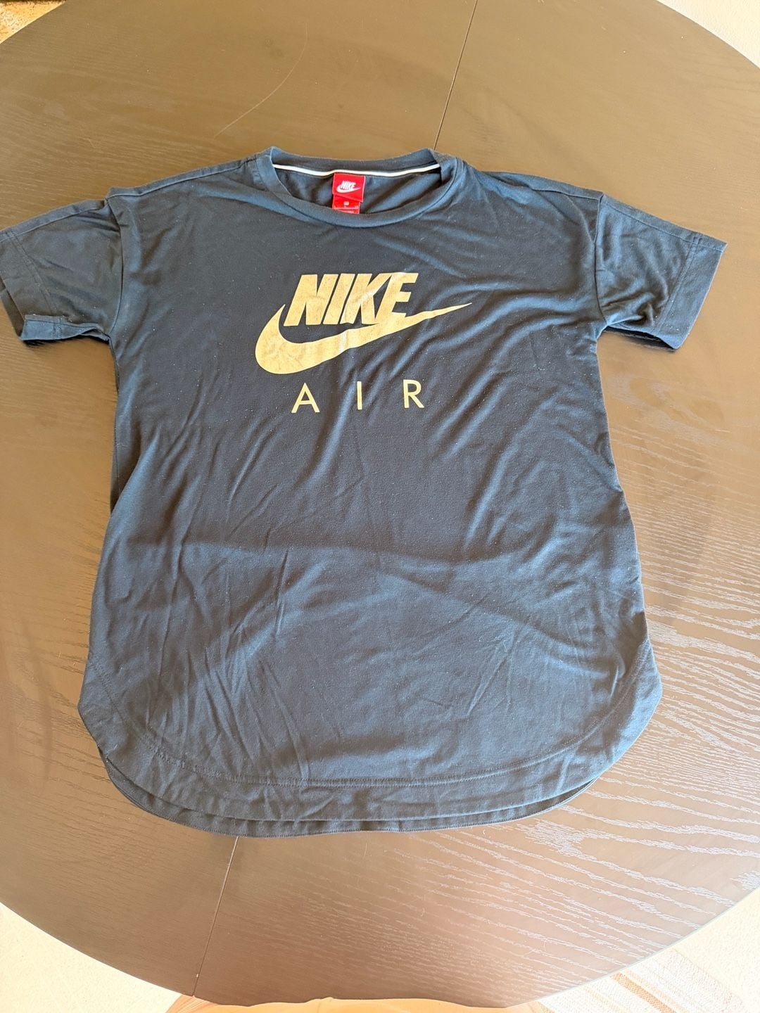 Vintage Nike Air Women’s Metallic Gold Logo Curved Hem T-Shirt