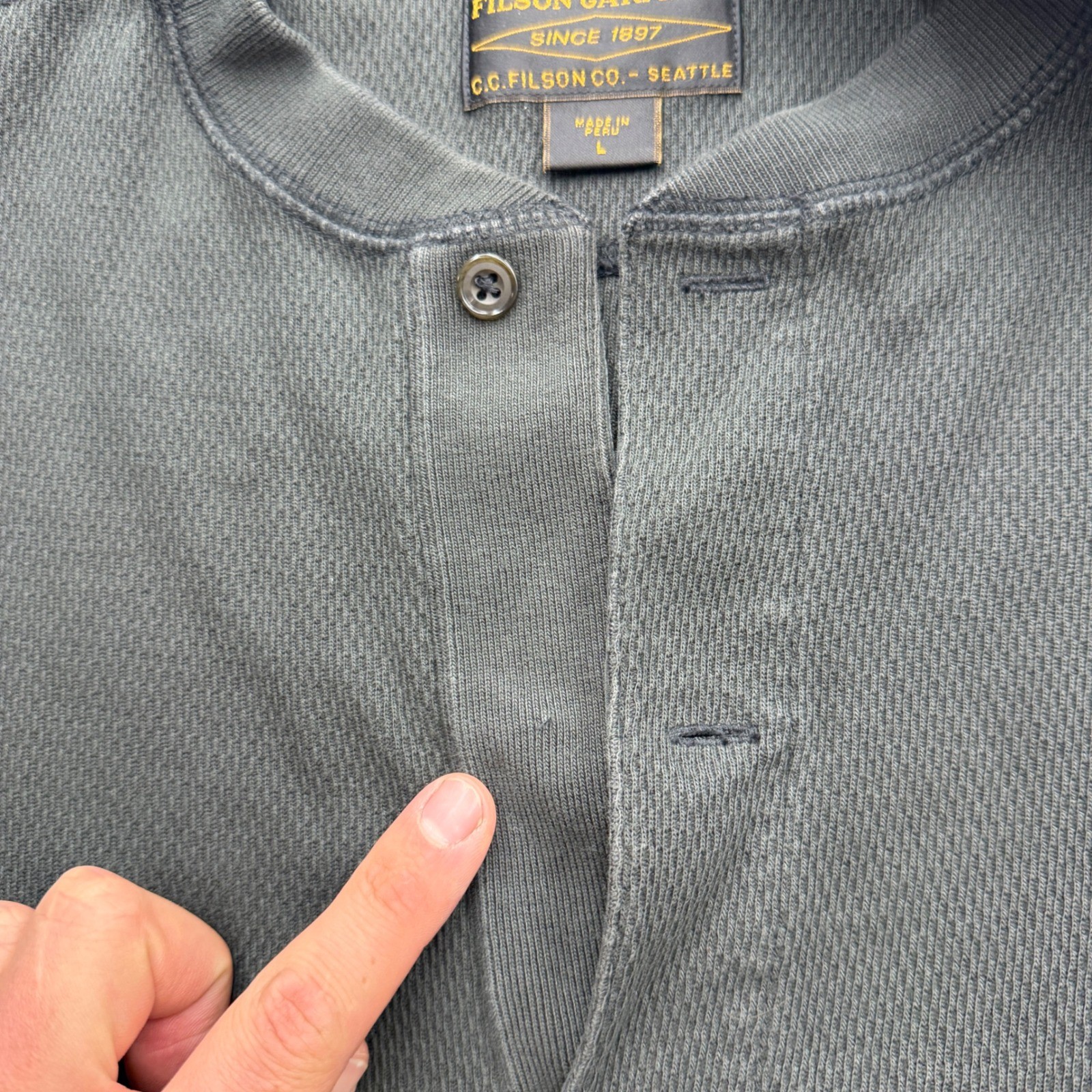 Filson Mens Waffle Knit Thermal Henley Shirt Charcoal Grey Long Sleeve Size L