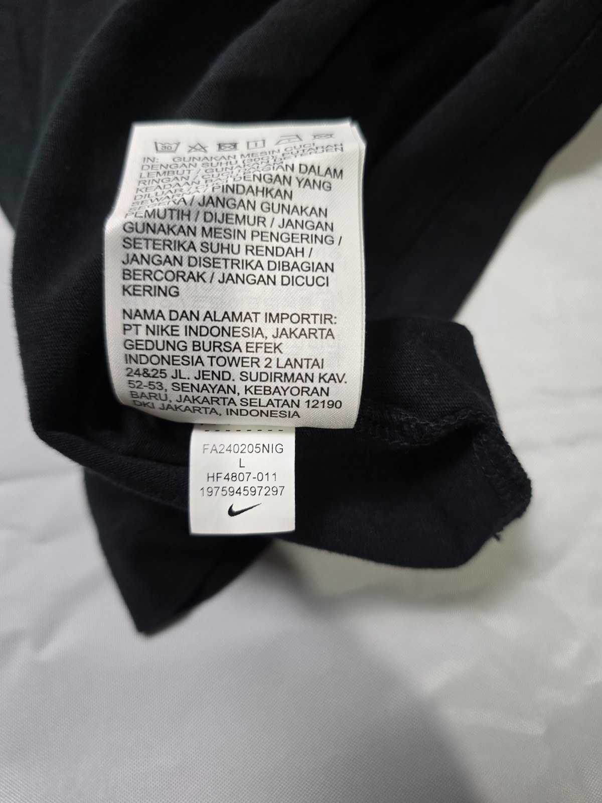 Size L – Nike Tokyo Shibuya Exclusive T-Shirt Embroidered Swoosh on sleeve