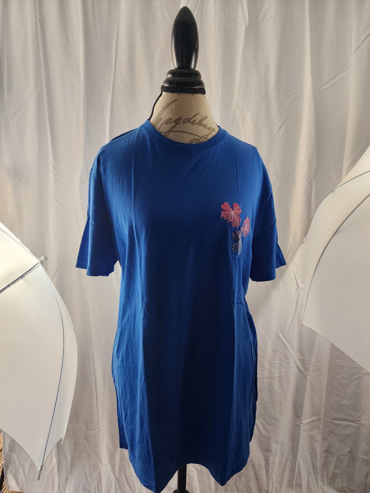 Express Blue & Pink Floral Embroidered T-Shirt Large Pima Cotton