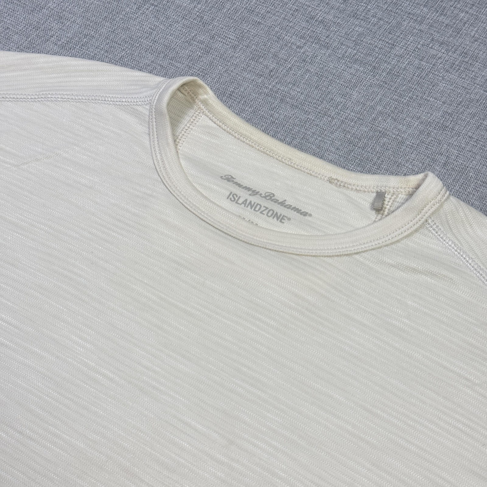 Tommy Bahama T-Shirt Mens M White IslandZone Moisture Wicking Lightweight
