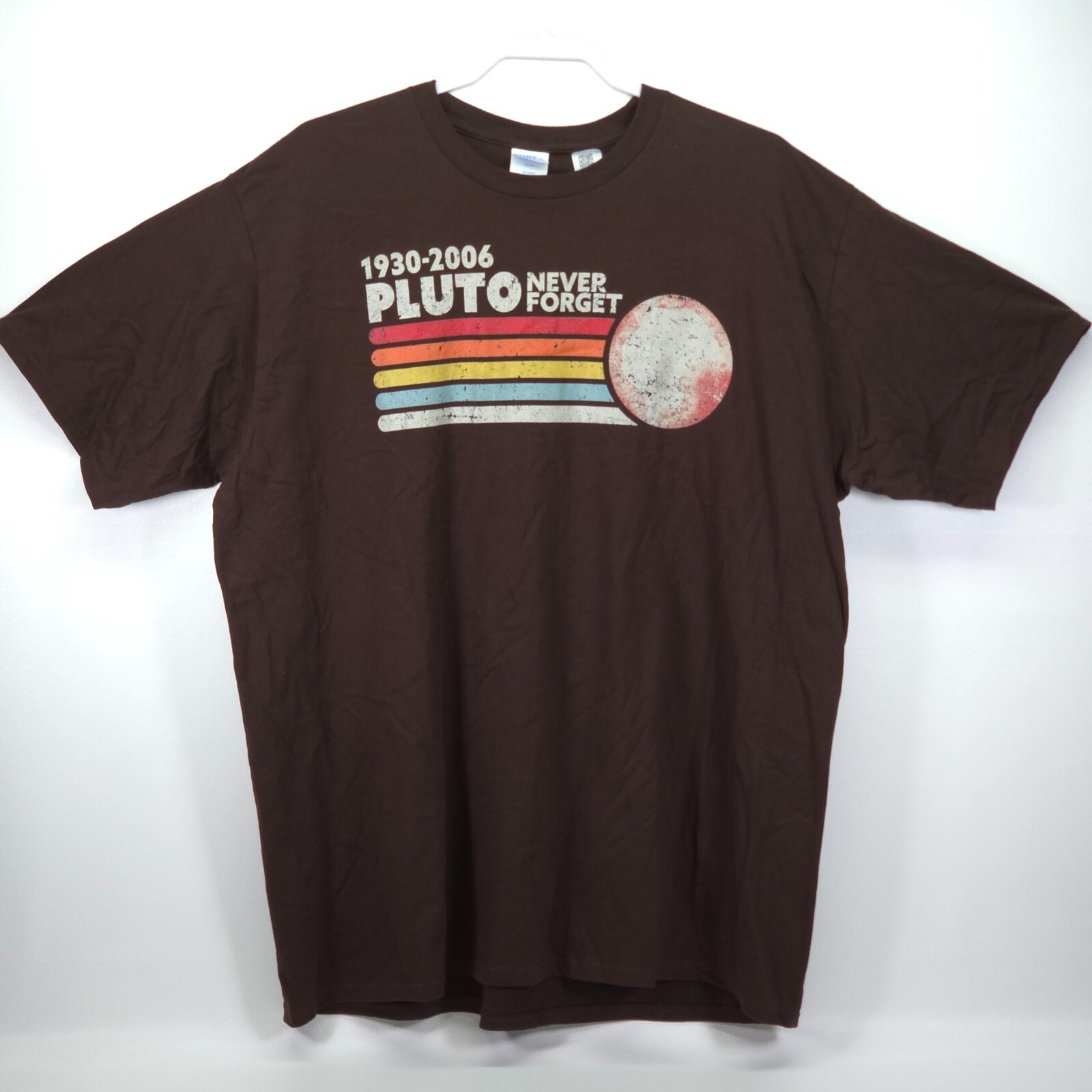 Port & Company Pluto Never Forget Shirt Men’s 2XL Brown Ring Spun Fan Favorite