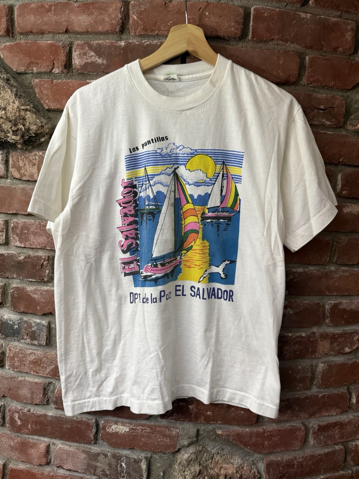 Vintage 80s 90s El Salvador Tourist Tee Shirt M Sail Boat Bird Landscape