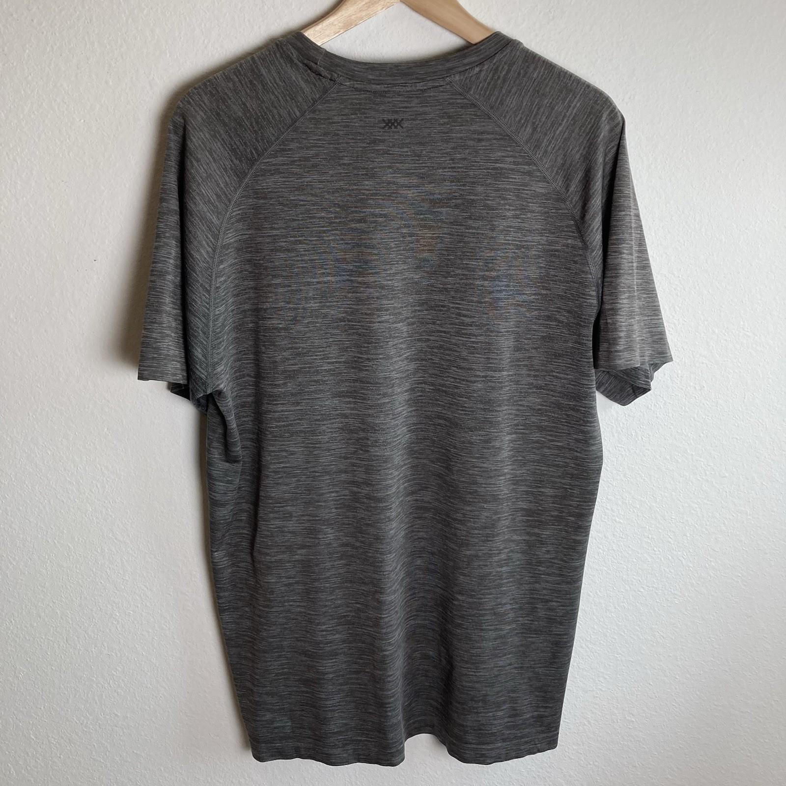 Rhone Reign Tech T-Shirt Mens M Gray Short Sleeve Workout Athletic Performance